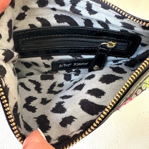 Betsy Johnson NWOT Betsyville Floral Rose 🌹 Small purse / Bag / Makeup - Picture 5 of 8